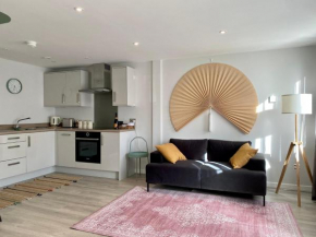 Central 2-bed in the contemporary new build with Free Parking